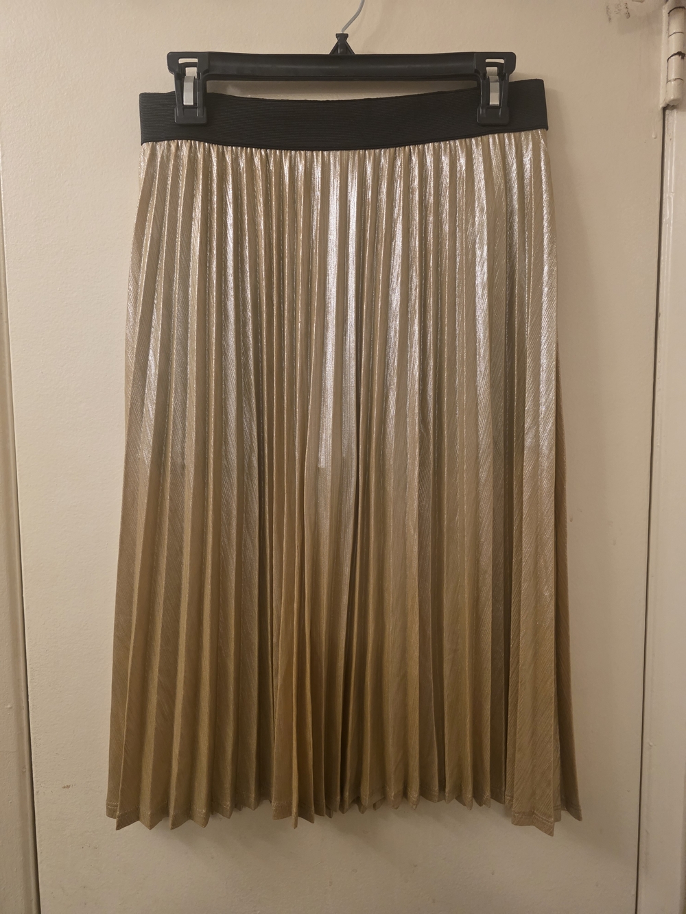 Forever 21 Metallic Gold Pleated Midi Skirt with Black Waistband